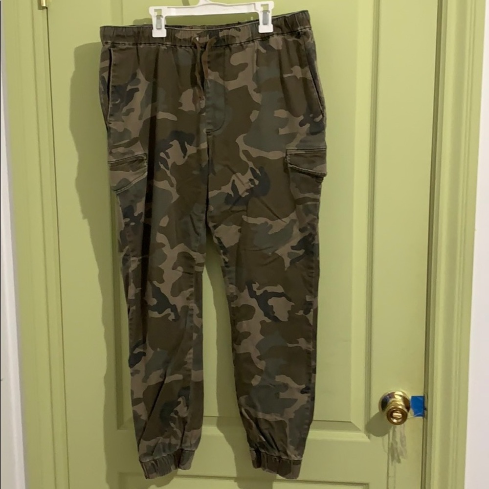 Pacsun camo joggers size large
